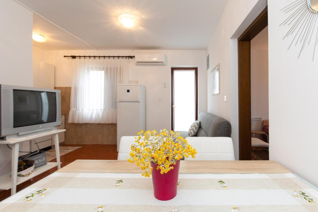 Apartment Drago *Cosy & Close To The Beach! Krk Town Exterior photo